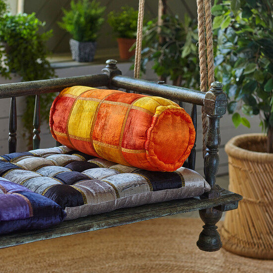 Оранжевая декоративная подушка-валик