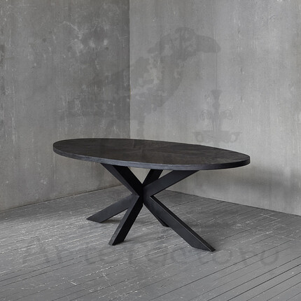 Большой деревянный овальный стол черного цвета