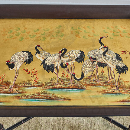 Складной стол с золотой столешницей и росписью